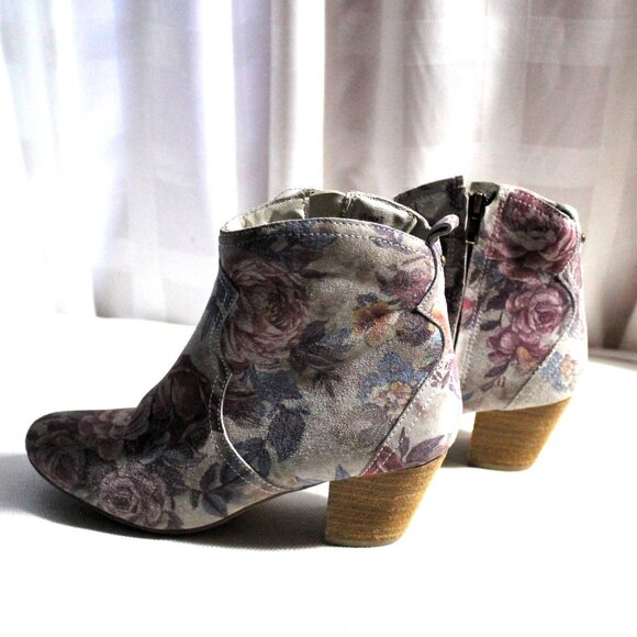 Sbicca Vintage Collection "Petunia" Suede Heeled Ankle Boots, Size 7 - Picture 2 of 10